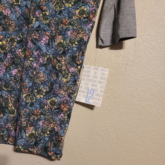 Lularoe 12 Sloan NWT Top - Picture 4 of 8